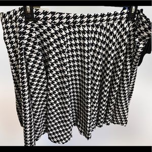 Plaid black and white skirt